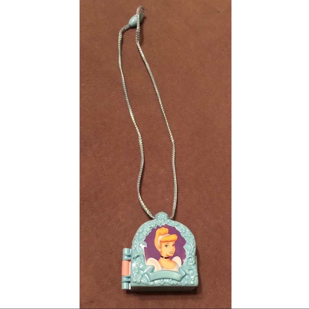 Disney- Princess Cinderella play set & necklace “Once Upon A Time” (bundle) - Picture 4 of 12